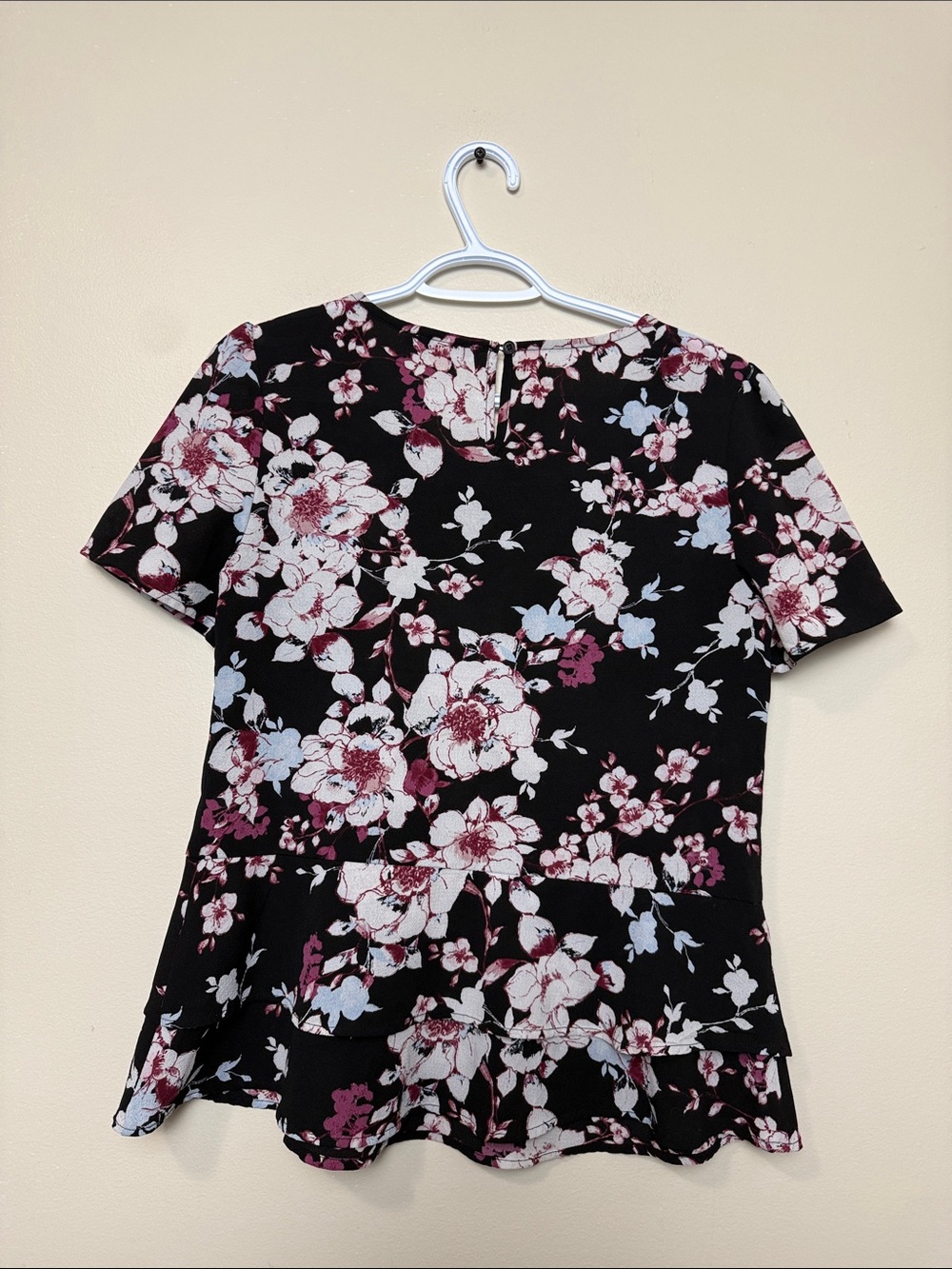 Ricki's Black Floral Short-Sleeve Peplum Top with Pink & White Flowers size 6